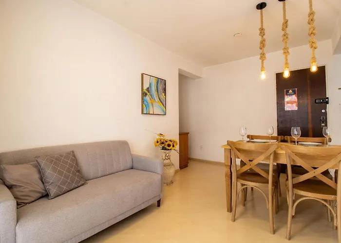 CRM18 - Três Dorm, Próximo ao Shopping Atlântico, TV Smart, Garagem, Wi-Fi